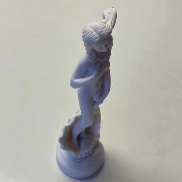 The Birth of Venus small copy sculpture from Italy. - Picture 5 of 7